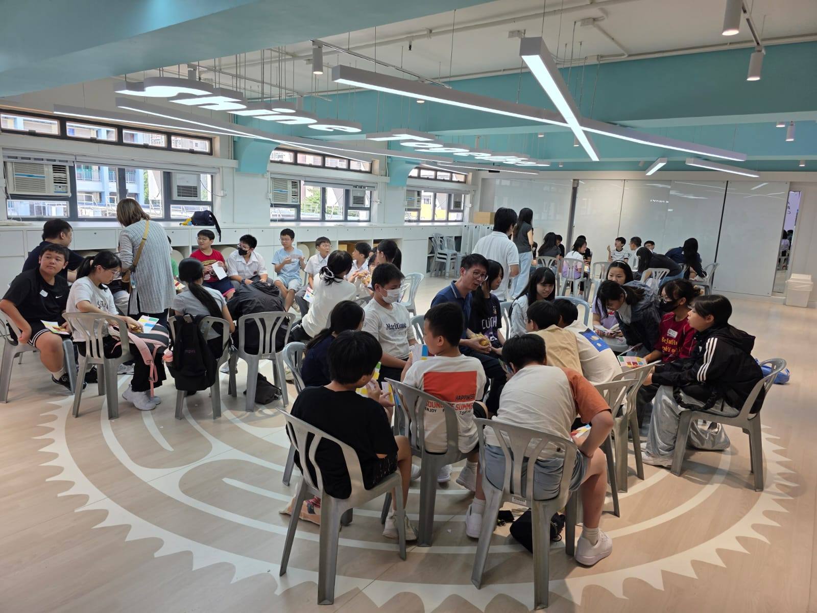 學校每年均為中一級同學舉辦周末興趣班及成長小組,今屆報名非常踴躍,超過80人參加。