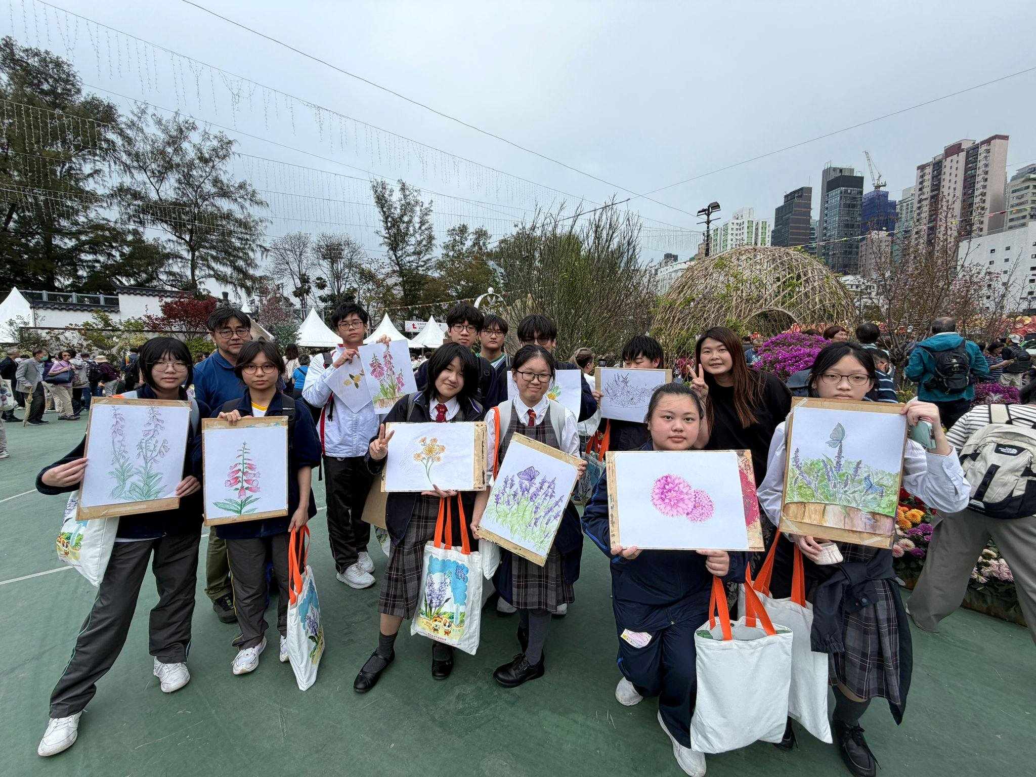 本校中五視藝科學生參與「2026香港花卉展覽賽馬會學生繪畫比賽」