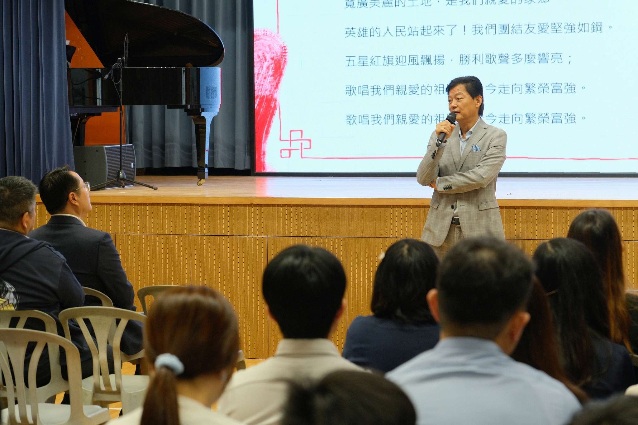 本校誠摯歡迎國際著名男高音莫華倫博士蒞臨校園，為師生主持一場別開生面的國民教育講座 - 圖片 3