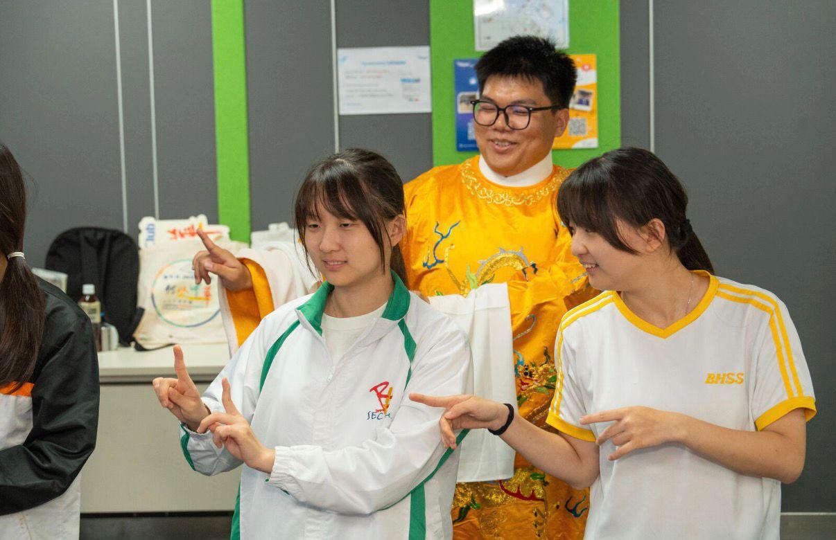 「何以中華」文化大使計劃的學生已完成計劃在第三層「優秀文化大使」涵蓋的本地考察及「非常粵劇」深度體驗工作坊 - 圖片 7