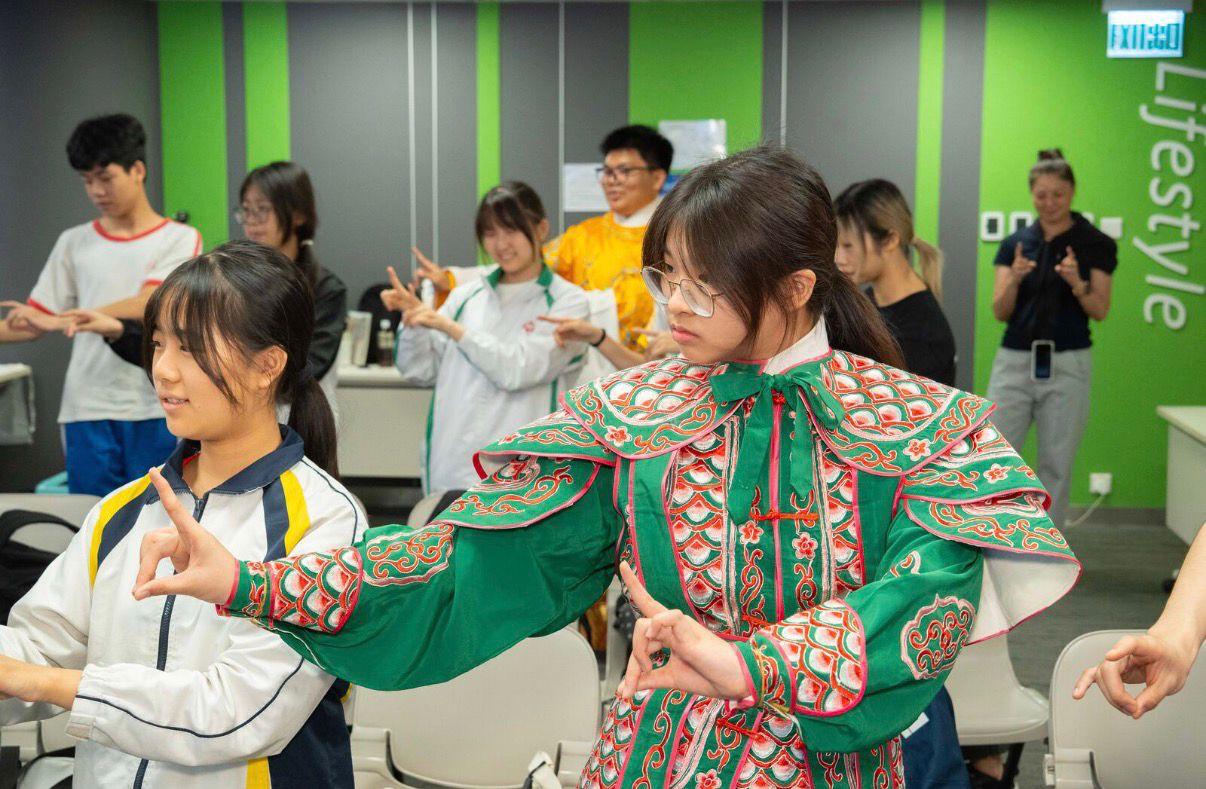 「何以中華」文化大使計劃的學生已完成計劃在第三層「優秀文化大使」涵蓋的本地考察及「非常粵劇」深度體驗工作坊 - 圖片 8