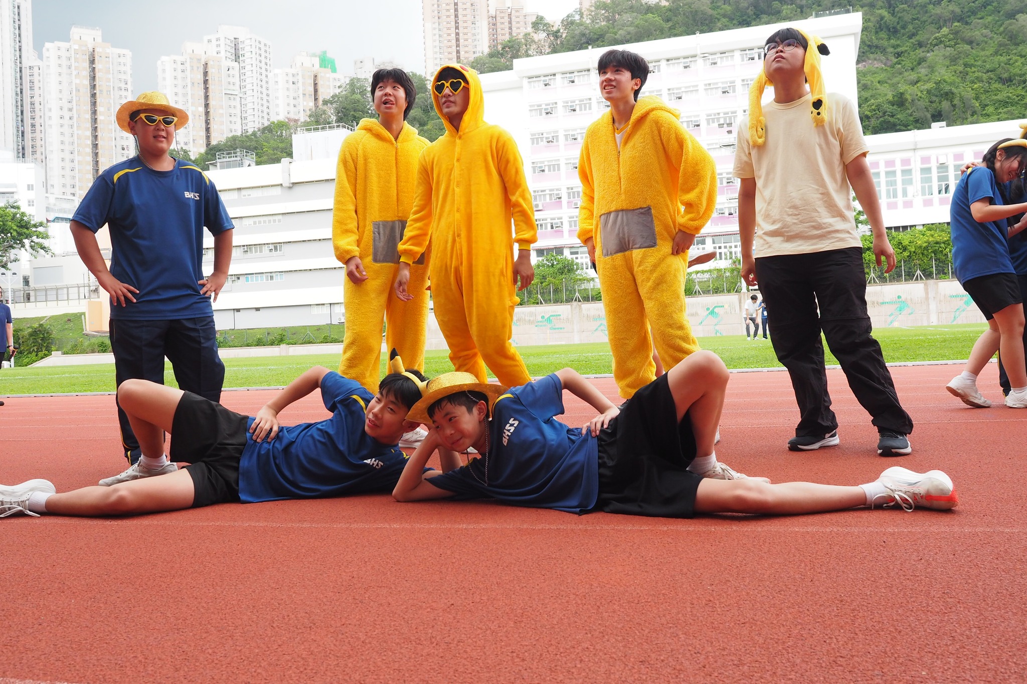本年度陸運會於5月初舉行，縱然活動期間遇上雨天，導致少部分賽事未能完成，但無損全場熱鬧歡樂的氣氛。 - 圖片 4