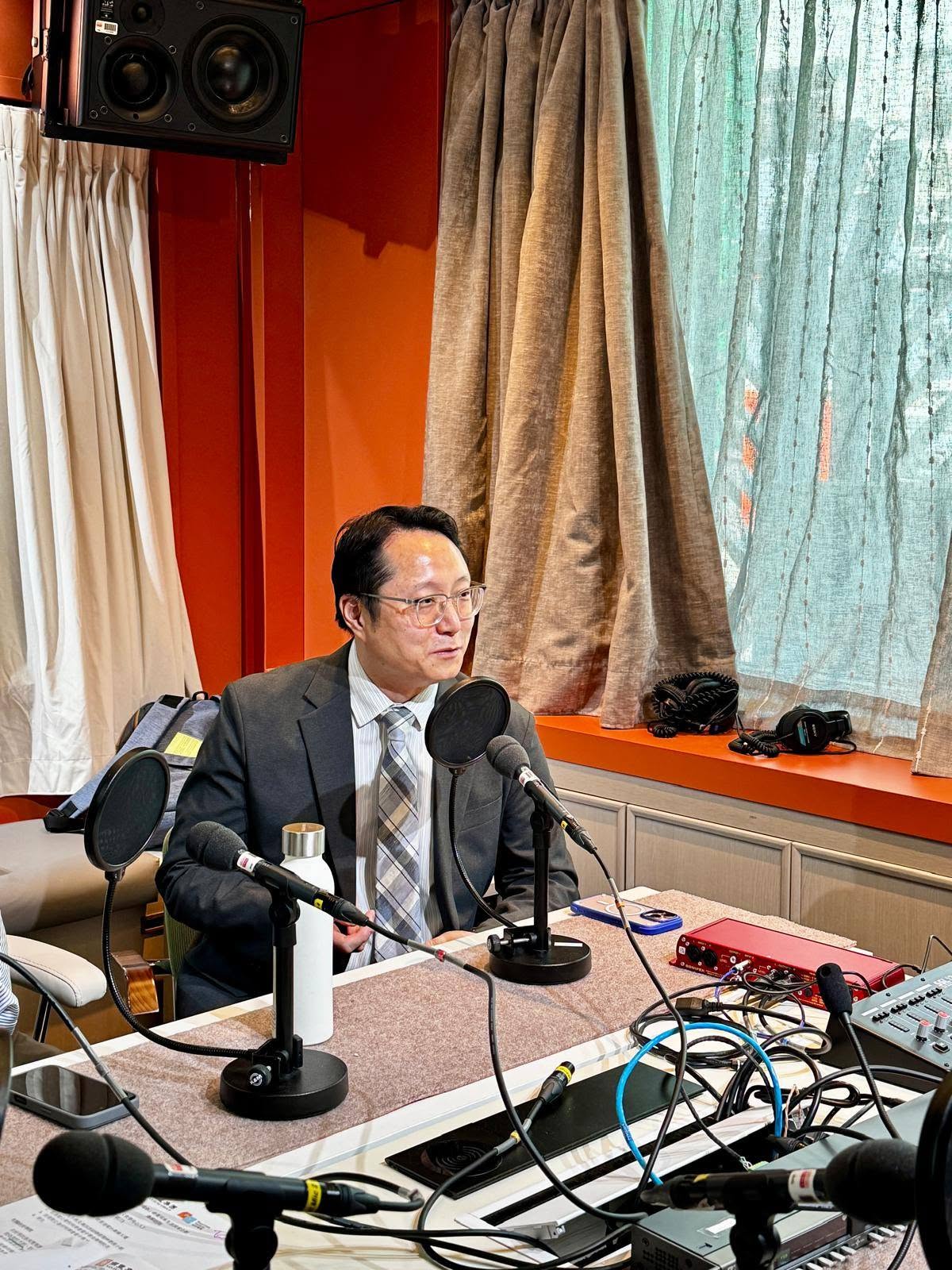 本校獲香港電台文教組邀請，參與《教學有心人》節目錄製，分享學校過去一年與南豐集團及香港小童群益會攜手推動的「約埋你」命運列車生涯規劃探索計劃。 - 圖片 2