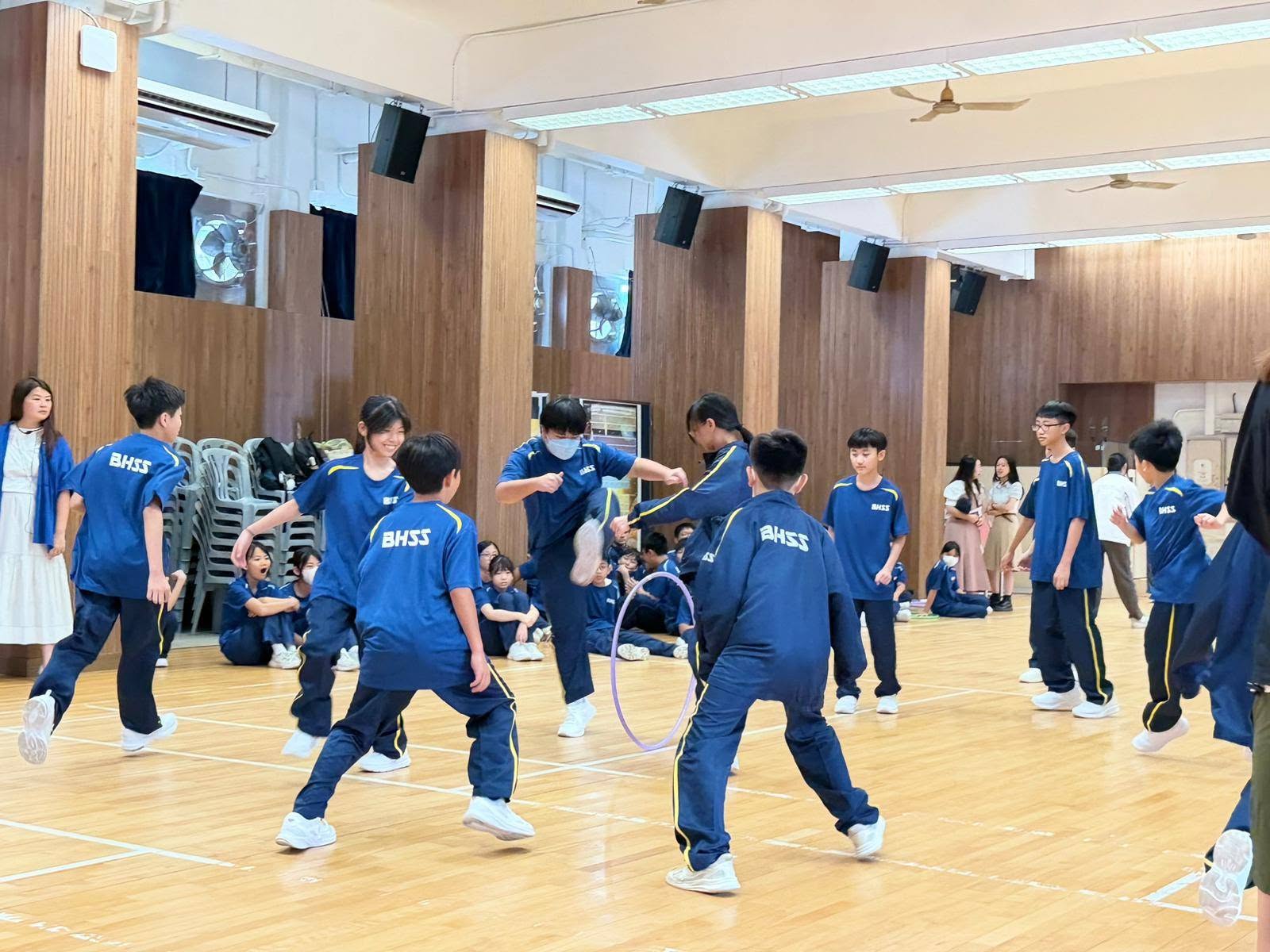 四社中一迎新活動在一片歡樂聲中順利舉行，在四社導師、中一級班主任及四社幹事們的落力協助，讓一眾中一新生在開學之初感受到四社的熱情與團結 - 圖片 3