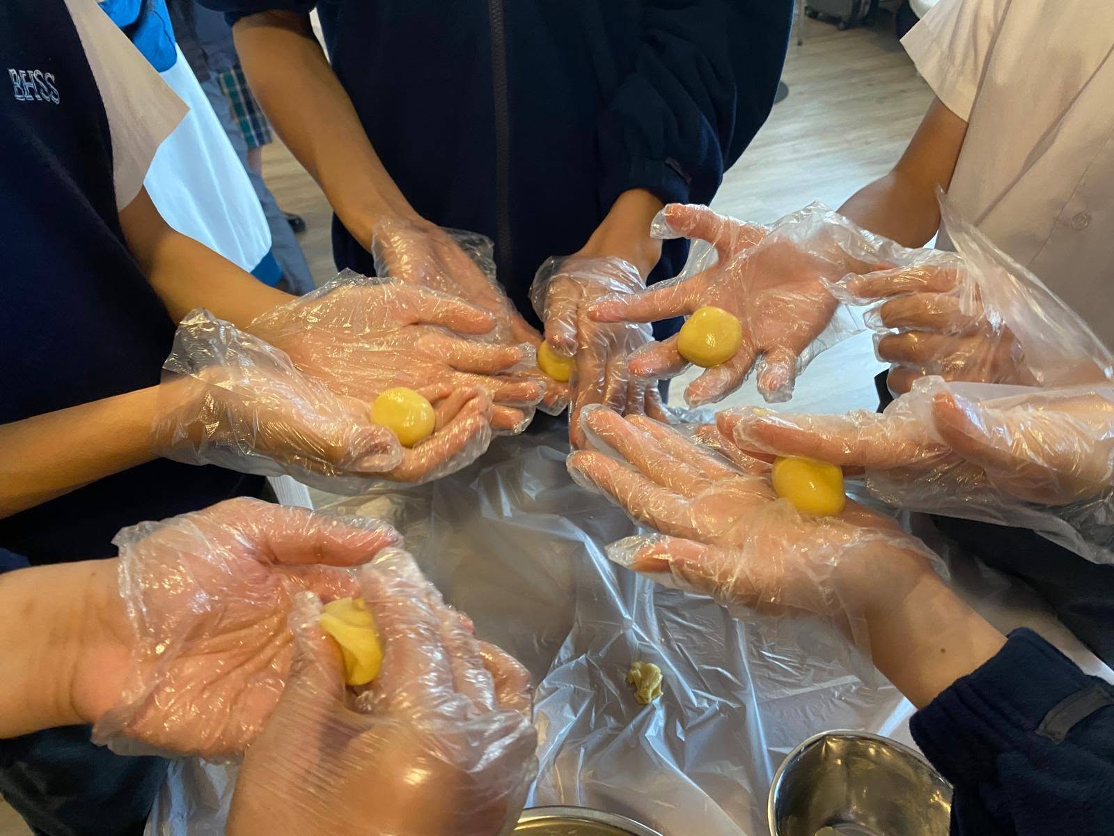 【中三級班際月餅製作班圓滿舉行】 - 圖片 2