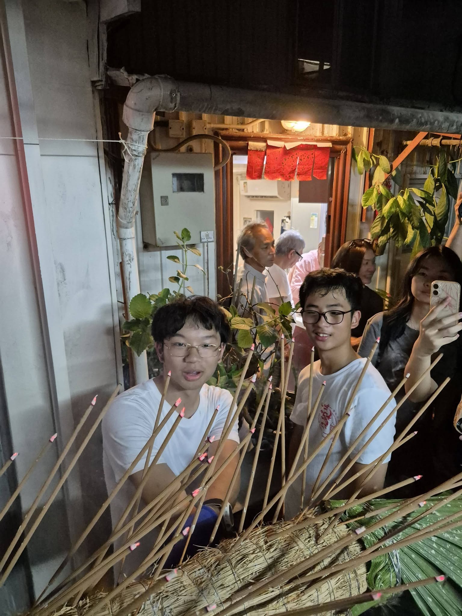中秋佳節，本校四位中三同學參與非物質文化遺產之一的中秋舞火龍 - 圖片 3